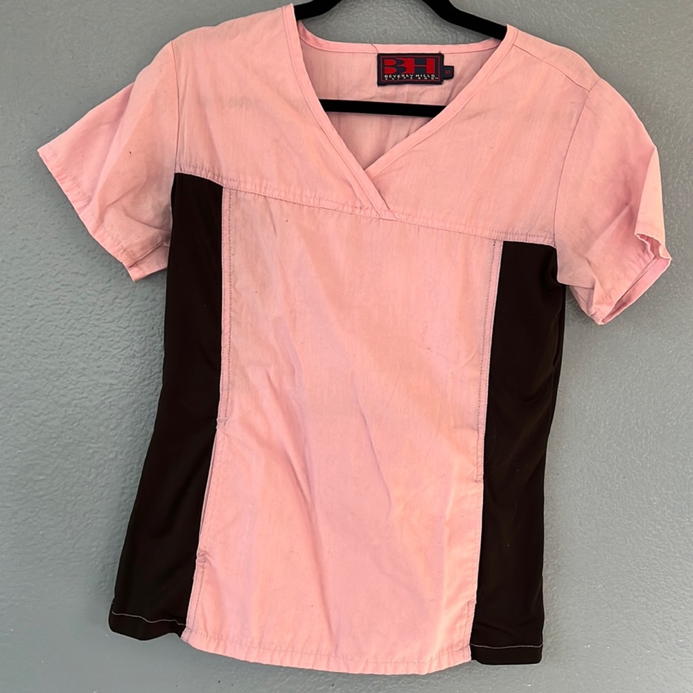 Kangaroo pocket small scrub shirt